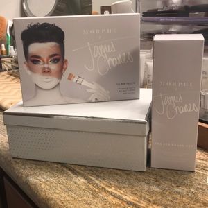 Brand new, James Charles mini pallet and brush’s